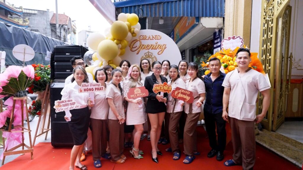 Tập thể nhân viên Bill Royal – Grand Opening